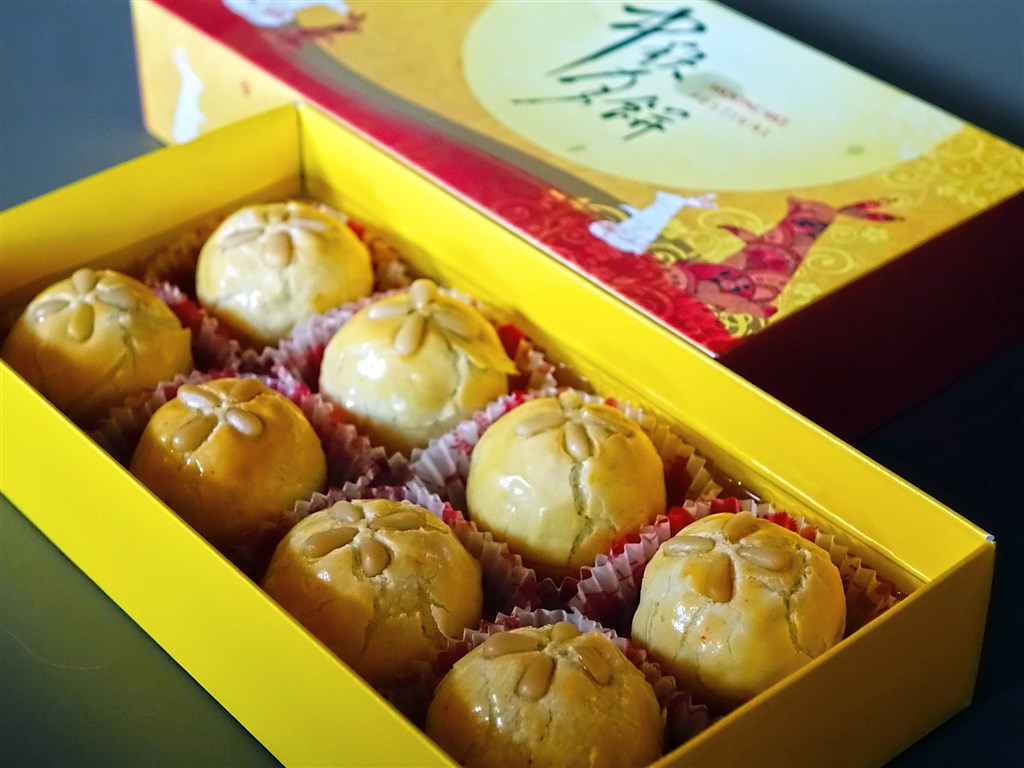 中秋將至,農委會主委陳吉仲憂心經網購傳入違反檢疫製品,並提醒有民眾反映,上臉書購買標榜台灣製肉鬆餅卻收到中國製產品。(示意圖/圖取自Pixabay圖庫)