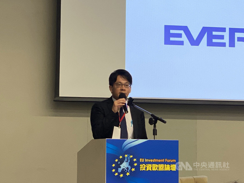 投資歐盟論壇22日登場,LED廠億光旗下億光智能科技公司總經理室協理徐錫川表示,億光已打入歐洲智慧照明市場,建議台廠發展智慧城市相關應用,有助爭取歐盟商機。中央社記者吳家豪攝 109年9月22日