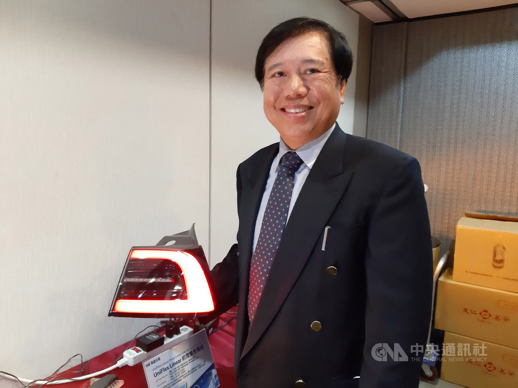 聯嘉光電董事長黃國欣22日表示,從LED磊晶、晶片、封裝元件、模組做好垂直整合的優勢。中央社記者潘智義攝 109年9月22日
