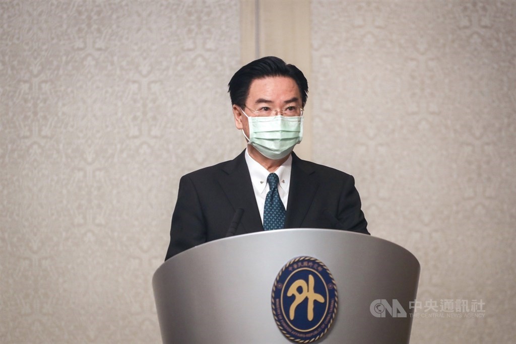 外交部長吳釗燮22日重申,中國外交部否認海峽中線的存在,等同摧毀台海現狀。(中央社檔案照片)