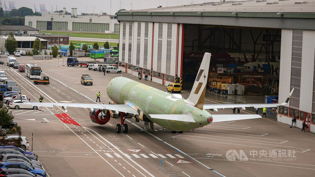 星宇航空第4架單走道A321neo飛機,預定10月底交機回台灣,星宇也在臉書公開飛機編號B-58204,與其他國籍航空目前在飛機編號首尾數字跳過4的做法不同,星宇航空回應無忌諱,不會刻意避開。(星宇航空提供)中央社記者汪淑芬傳真 109年9月22日