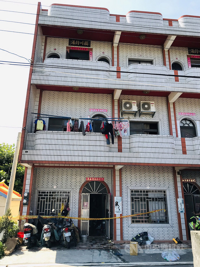 彰化縣二林鎮一棟民宅(圖)22日起火,屋內2名女童送醫不治,其中一名死者為12歲女國中生,因視障全盲申請在家教育,不料因房間起火與2歲妹妹同時喪生。(翻攝畫面)中央社記者蕭博陽彰化傳真 109年9月22日