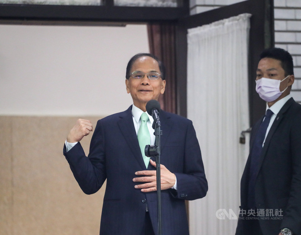 台北地方法院22日認定立委蘇震清、陳超明、廖國棟有羈押禁見必要,已函請立院許可。立法院長游錫堃(左)上午受訪表示,將邀集朝野協商討論。中央社記者裴禛攝 109年9月22日