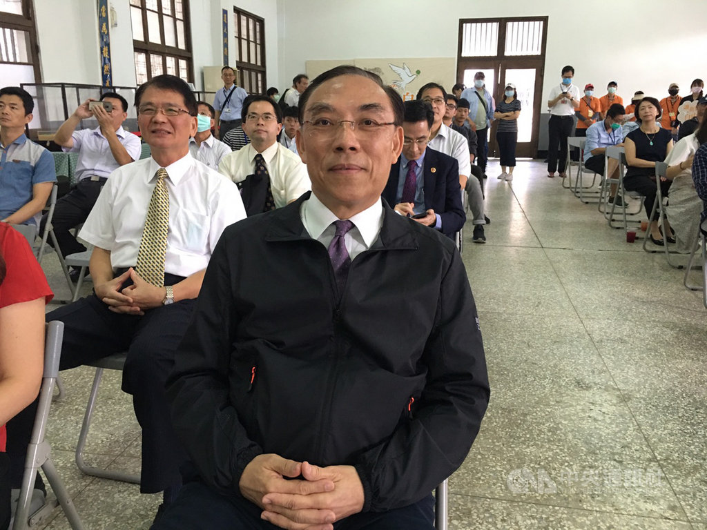 法務部長蔡清祥(前中)23日出席嘉義舊監活動時表示,18日晚間主動致電台中市長盧秀燕,雙方就台中巿政風處長詹政曇人事案交換意見,達成共識以「智慧來解決」,後續由中市府舉行詹政曇的宣誓布達就任。(民眾提供)中央社記者林長順傳真 109年9月23日