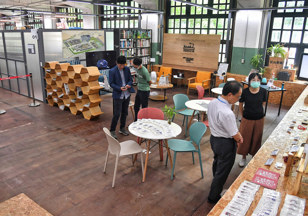 美國創新中心(AIC)23日在台北松山文創園區舉行開幕典禮,正式宣布與松山文創園區的擴大結盟,也歡迎更多創新夥伴的加入。中央社記者鄭清元攝 109年9月23日
