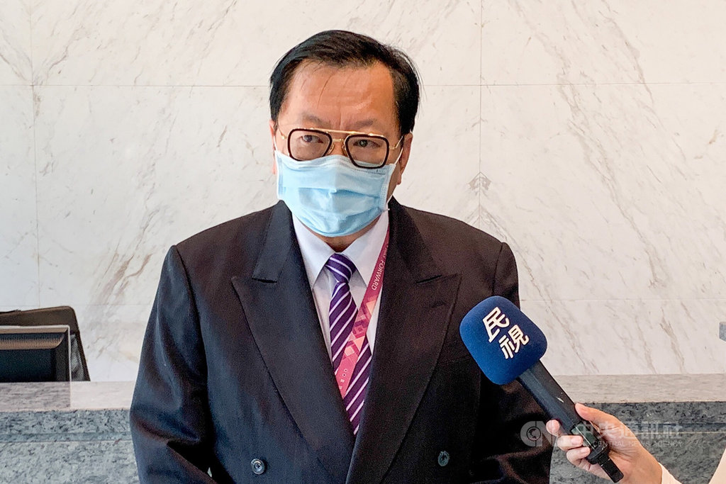 桃捷公司副總經理吳昭賢(圖)表示,「骨幹網路光纖電纜增設改善案」在民國107年9月依採購法以公開招標及最有利標決標方式進行,並依採購法規定組成評選委員會,遴選5名外聘、4名內部共9名委員進行評選。中央社記者吳睿騏桃園攝 109年9月23日