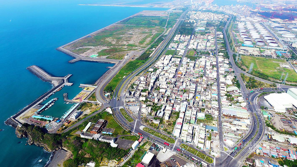 高雄市小港區沿海6里因近臨海工業區,造成居住環境惡化而推動大林蒲遷村案,遷村計畫研議近10年,迄今居民不了解遷村計畫內容,盼中央及地方官員清楚說明。(高雄市政府提供)中央社記者王淑芬傳真 109年9月23日