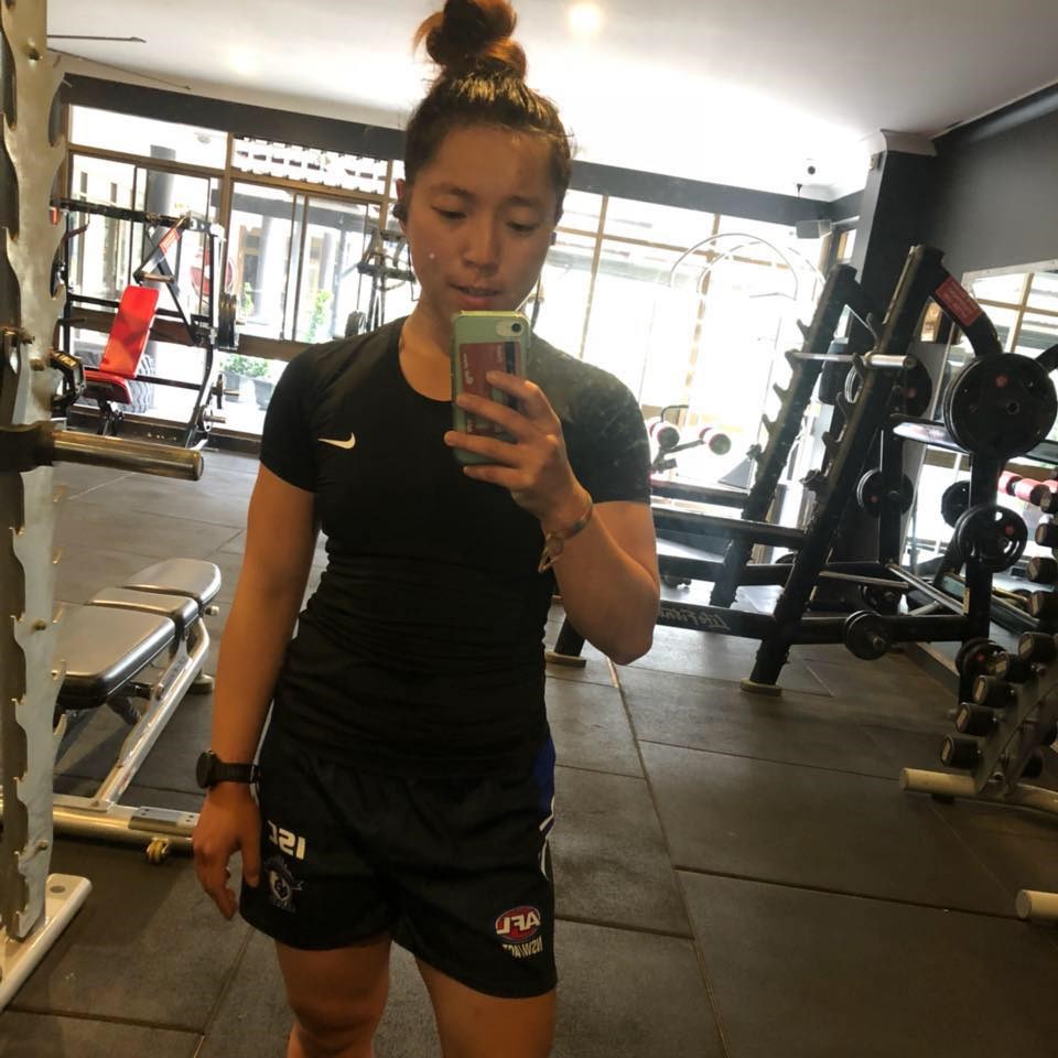 台灣並非澳式足球界召募球員的典型地點,但這沒能阻撓具有籃球底子的台灣女孩江宜儒,證明自己也是擅長澳式足球的好手。(圖取自江宜儒臉書facebook.com)