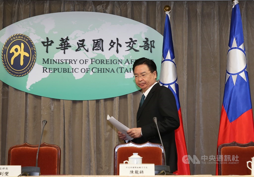 外交部長吳釗燮20日接受NPR專訪時表示,台美關係近來大有進展,但目前不尋求建立全面外交關係。(中央社檔案照片)