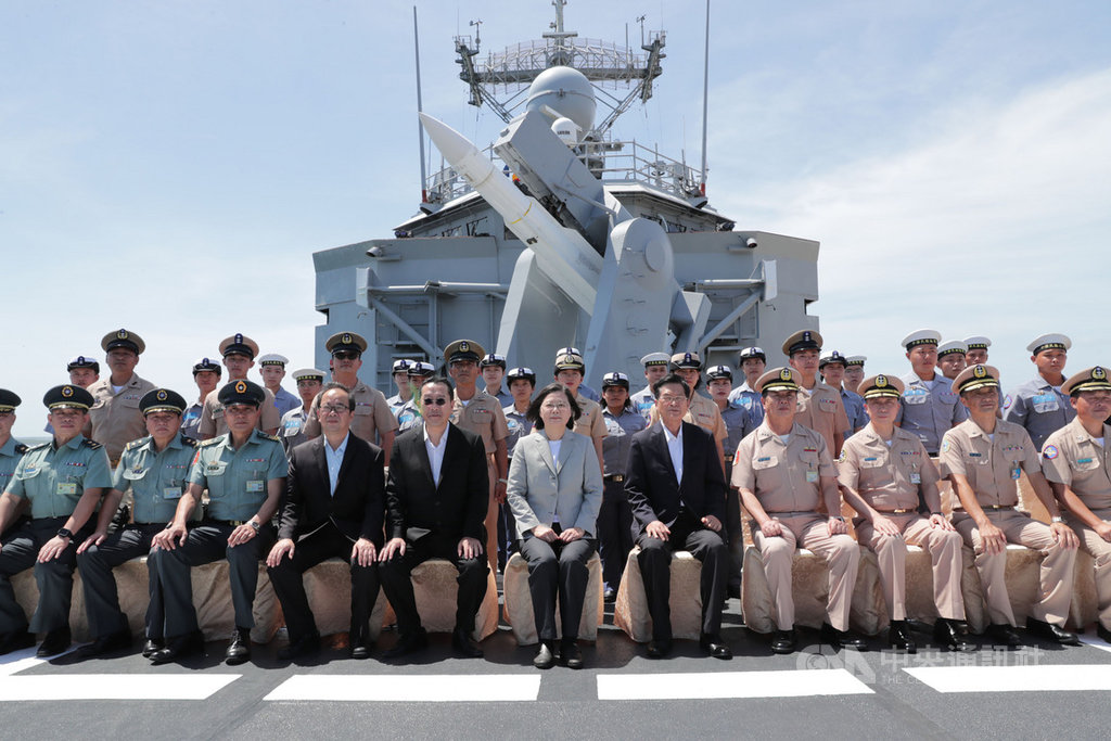 蔡英文總統視導子儀艦罕見掛戰彈專家：海軍準備好了 | LIHKG 討論區