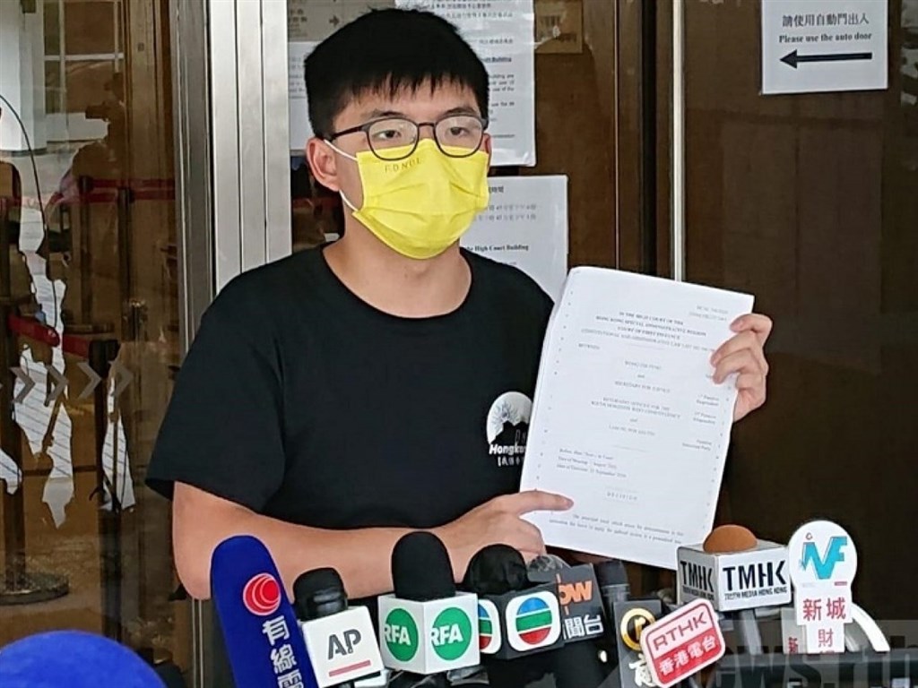 前香港眾志秘書長黃之鋒涉嫌非法集結,24日被警方逮捕,預計30日審訊。(圖取自twitter.com/joshuawongcf)