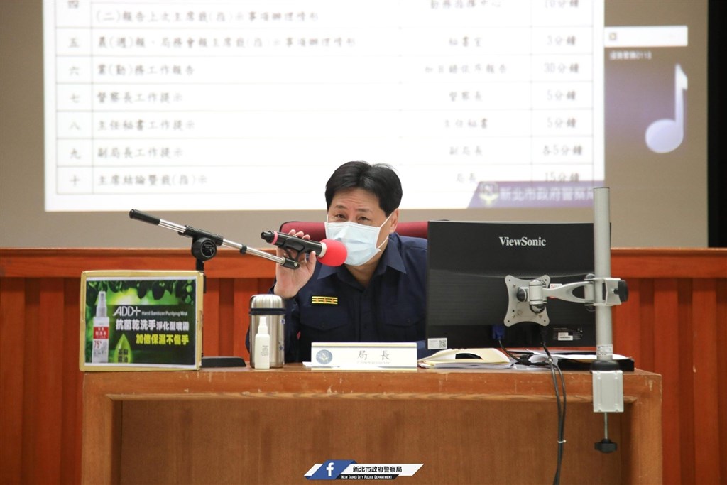 新北市警察局長陳檡文(圖)信箱常有各種陳情,日前有自稱小學生的小妹妹寫信給「局長阿伯」說警察爸爸常排班參加地方聚餐不能回家陪她;陳檡文表示,沒排這種班,警察應多陪家人。(圖取自facebook.com/ntpd.gov.tw)