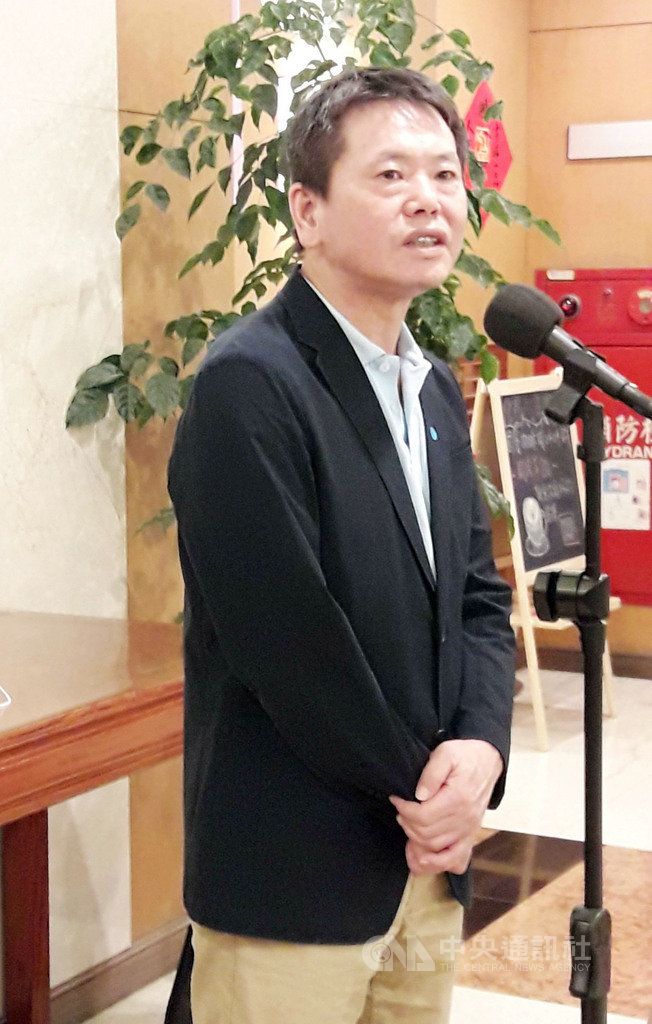 國民黨立法院黨團總召林為洲(圖)24日在立法院接受媒體聯訪時表示,台美中關係複雜,如果美國真正要幫助台灣,就應該用實際行動支持台灣,最好的方法就是「台美復交」和「台美協防」,大家可以來努力。中央社記者范正祥攝 109年9月24日