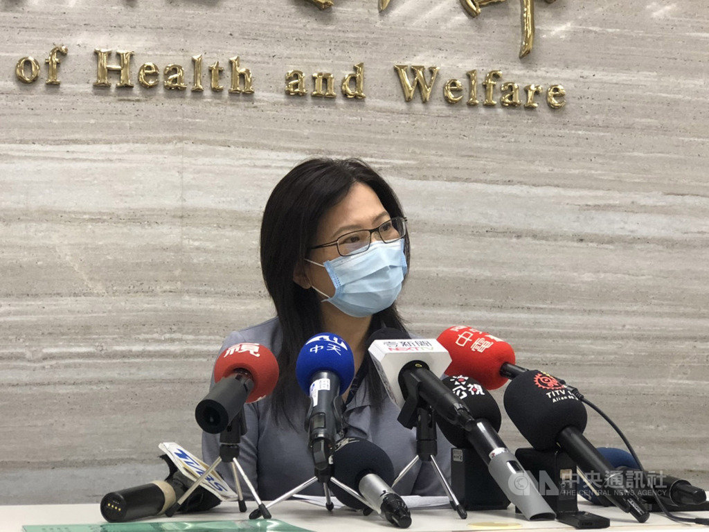 衛生福利部25日召開健保總額協商會議,健保會執行秘書周淑婉表示,最晚明年底健保虧損恐突破771億元,安全準備金也將低於1個月,達到調漲保費規定,今年11月將討論調漲明年費率。中央社記者張茗喧攝 109年9月25日