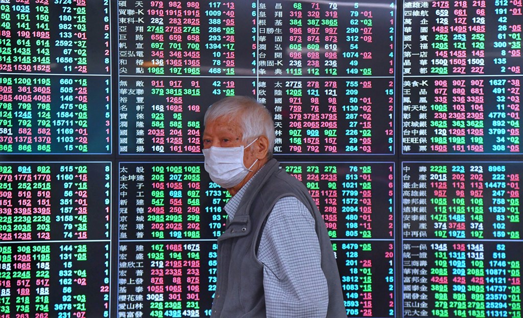 台股25日收在12232.91點,較上週下跌642.71點,跌幅約4.99%。(中央社檔案照片)