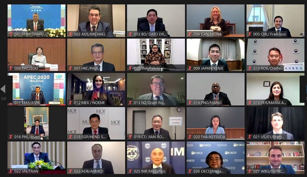 今年亞太經濟合作(APEC)財長會議25日以視訊方式舉行,財政部長蘇建榮(第4行正中間))於會中表示,台灣2020年及2021年長債比率仍在可控範圍,且為APEC少數維持在35%以下經濟體。(財政部提供)中央社記者吳佳蓉傳真 109年9月26日