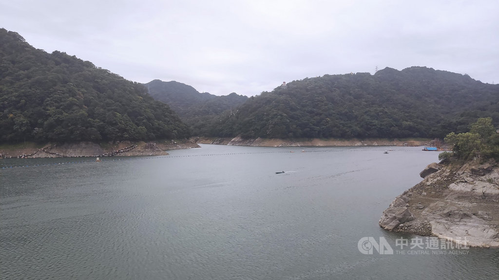 石門水庫目前水情燈號轉為水情稍緊的「綠燈」;桃園市經濟發展局26日表示,石門水庫蓄水量較歷史同期偏少,呼籲市民和企業節約用水並準備缺水對策。(北水局提供)中央社記者葉臻傳真 109年9月26日