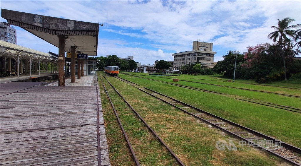 圖為舊台鐵火車站旁綠地。中央社記者盧太城台東攝 109年9月26日