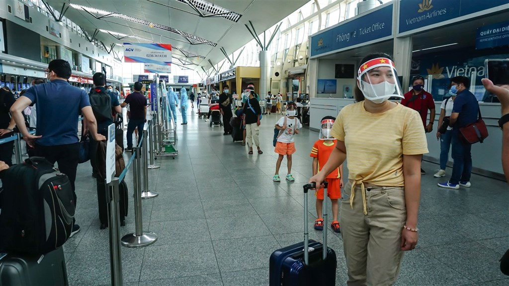 由於越南境內疫情趨緩，自3月鎖國以來首個飛往越南的定期國際商業航班在25日重啟，並由國營越南航空執飛。圖為峴港機場。（圖取自facebook.com/visitdanang）