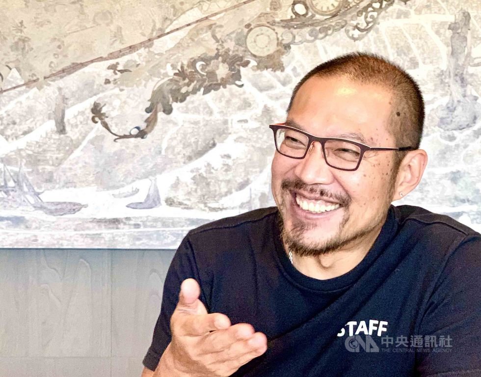 衛武營藝術總監簡文彬表示,當初荷蘭建築師法蘭馨.侯班(Francine Houben)的設計,衛武營就是高雄的文化客廳,大家都可以進來感受藝術的多元與美好,「希望每個人心裡都有一個衛武營」。中央社記者趙靜瑜攝 109年9月27日