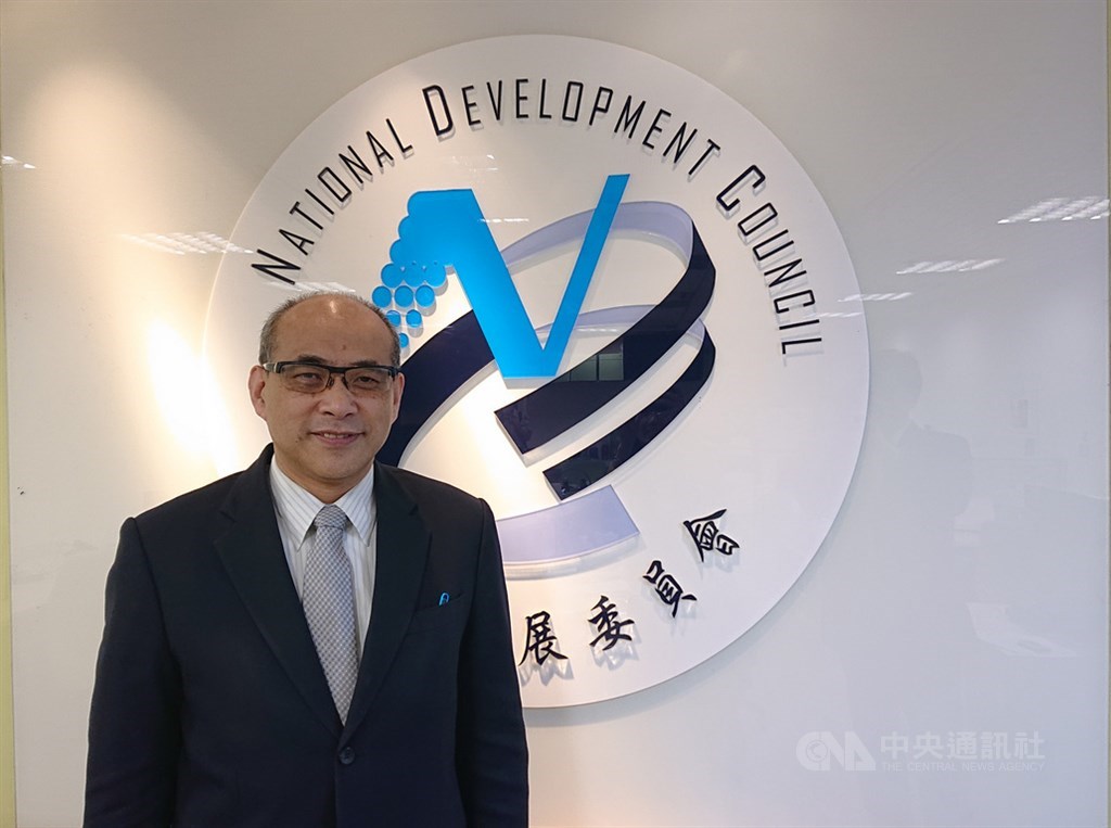 國發會副主委鄭貞茂將接任陽明海運董事長,他認為這是個機會、也是挑戰。中央社記者潘姿羽攝 109年9月28日