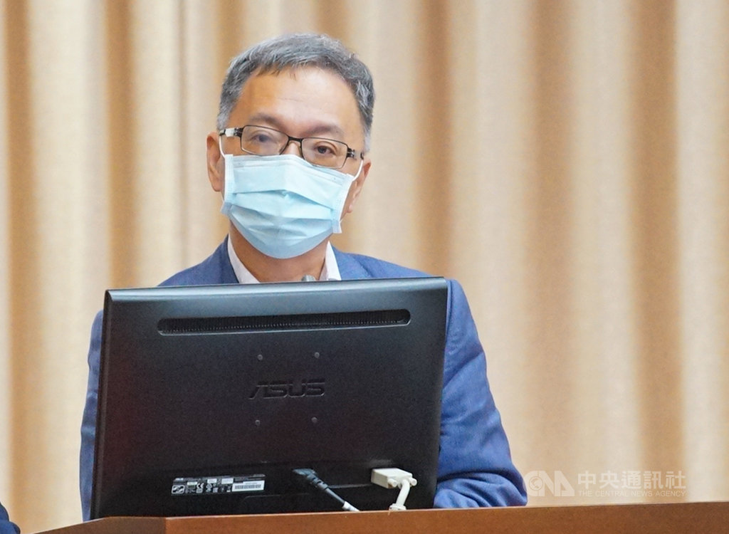 武漢肺炎衝擊各產業,國民黨立委賴士葆詢問國產疫苗何時可以上市,衛福部次長薛瑞元(圖)說,以目前進度來看,最快是110年第2季。中央社記者王騰毅攝 109年9月28日