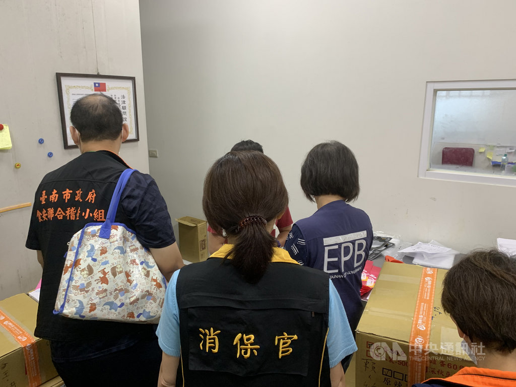 台南市政府聯合稽查中秋節食品相關業者,初查26家有23家不合格,不合格率近9成,限期改善後複查全數合格。(台南市政府衛生局提供)中央社記者張榮祥台南傳真 109年9月29日