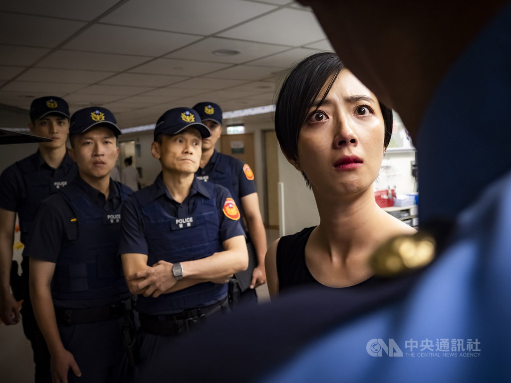 台灣在睽違3年後,再度與東京國際影展合作舉辦「台灣電影特集」,主辦單位選出4部台片參加影展「世界焦點」單元,當中包含由藝人桂綸鎂(右)主演的「腿」。(文化部提供)中央社記者葉冠吟傳真 109年9月29日