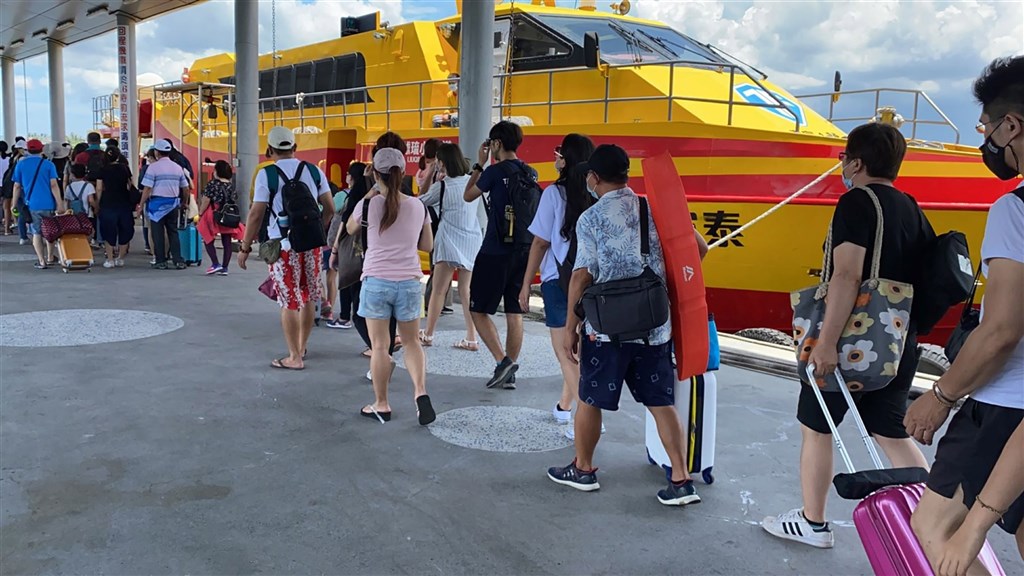 安心旅遊補助續辦到10月底,預計中秋及雙十連假出遊民眾,仍可享用這項補助。(中央社檔案照片)