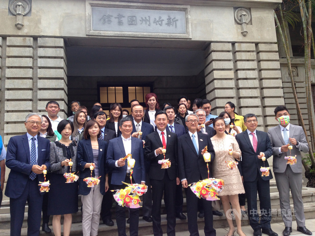 睽違36年,新竹市定古蹟新竹州圖書館經修繕後,30日宣布啟用,將透過「重啟.未來閱讀」展覽,讓民眾感受老建築的魅力。中央社記者郭宣彣攝 109年9月30日