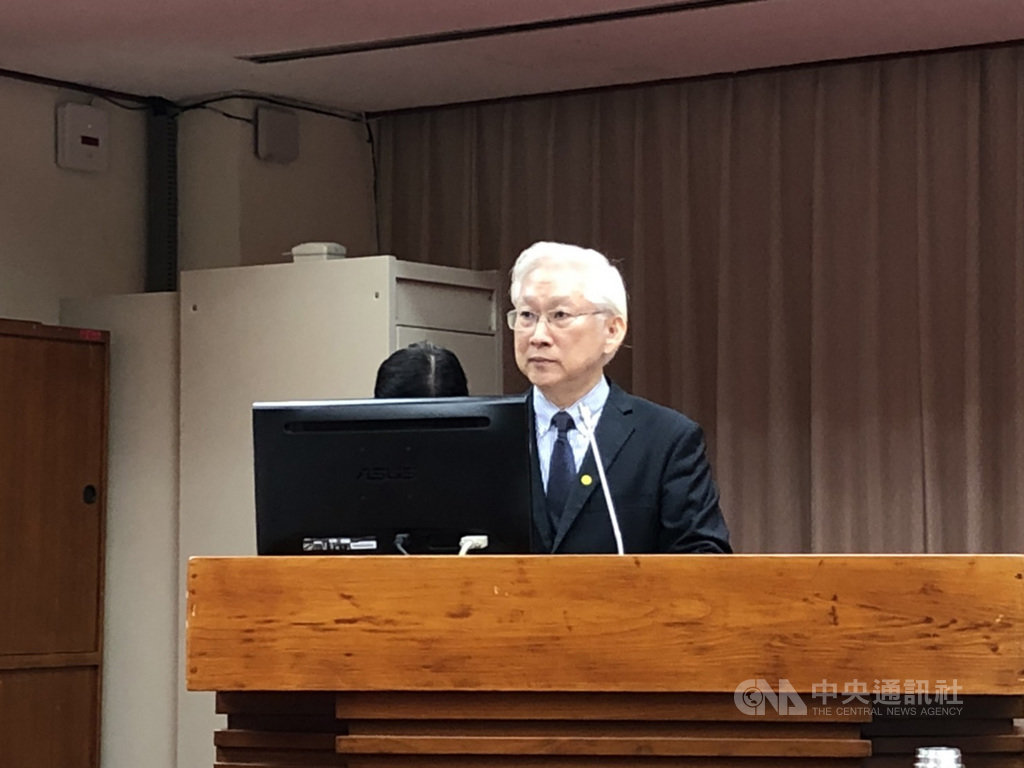 科技部長吳政忠首次以部長身分於30日前往立法院報告業務概況並備詢,他說科技部不會轉型為數位發展部,但對於科技部是否可能組織調整為委員會形式,並未否認。中央社記者蘇思云攝 109年9月30日