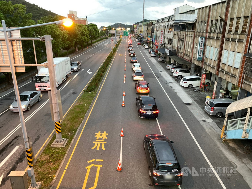 中秋連假首日,蘇花公路改善路段從1日凌晨4時30分起就出現車多情況,車流從蘇花改蘇澳端一路回堵至蘇澳新站前,回堵至少3.5公里。(警方提供)中央社記者沈如峰宜蘭縣傳真 109年10月1日