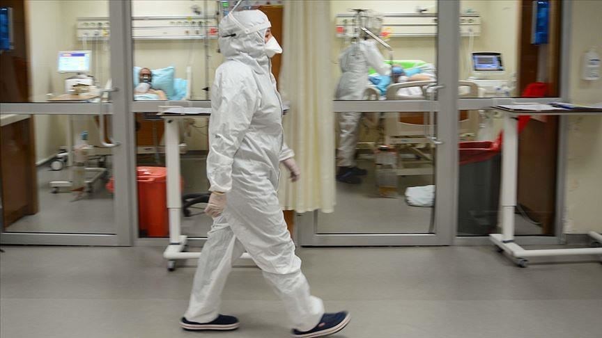 土耳其衛生部長克扎9月30日承認沒有將所有武漢肺炎確診病例數悉數通報,文件顯示,真實病例數恐怕比官方數據高出近20倍。圖為安卡拉一所醫院內隔離病房。(安納杜魯新聞社)