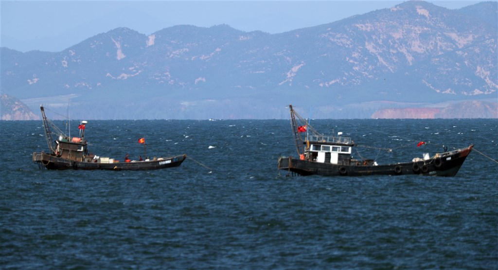 中國漁船違法捕撈猖獗韓國海警擬動武因應 中國抽砂船南竿海域盜砂 台灣海巡強勢逮獲人船 卸沙回填1800噸 Taiwan Justice 台灣公義報