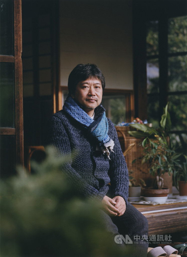 日本導演是枝裕和將在2020金馬電影大師課開講,即使因疫情需要先隔離,是枝裕和仍排除萬難提前來台,他也將出席第57屆金馬獎頒獎典禮擔任頒獎嘉賓。(金馬執委會提供)中央社記者王心妤傳真 109年10月6日