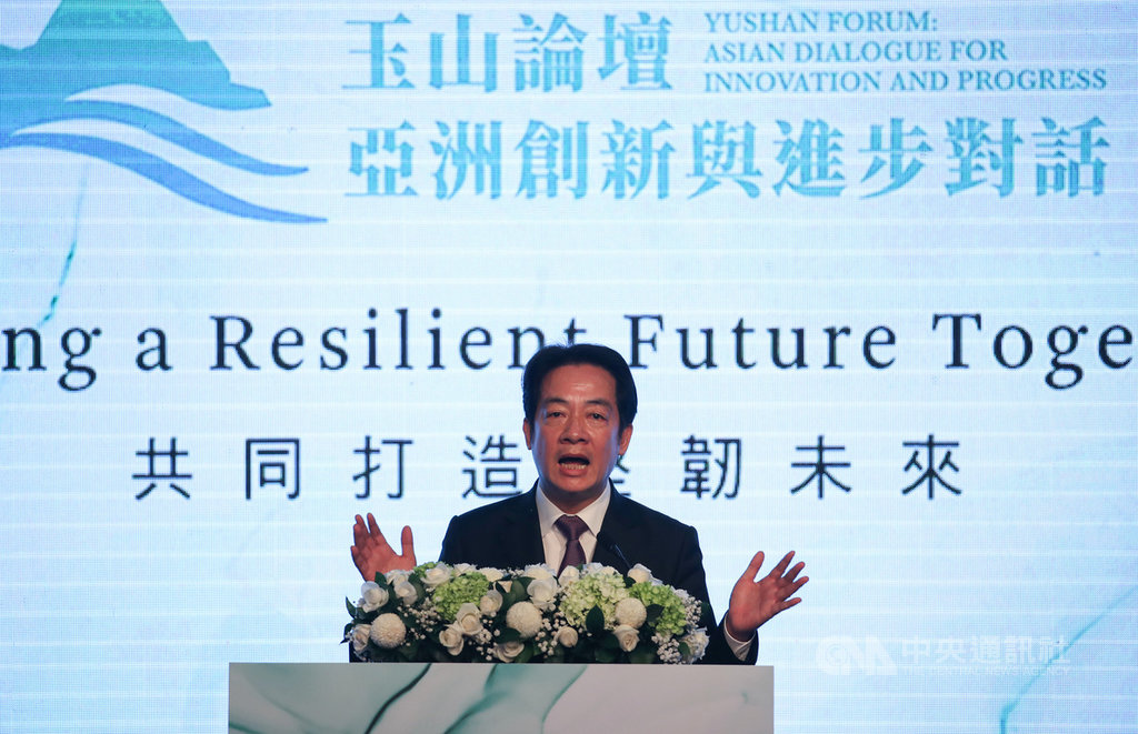 副總統賴清德(圖)8日下午在玉山論壇致詞表示,如同總統蔡英文一再重申,「我們的善意不變、承諾不變,不會走回對抗的老路,但也不會在壓力下屈服」,台灣將以和平、對等、民主、對話4大原則,面對來自專制政權的威脅,也盼所有亞洲國家和台灣一起維護民主及區域的和平與穩定。中央社記者張新偉攝 109年10月8日