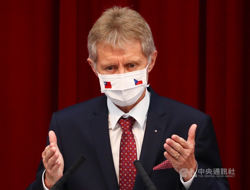 捷克反對派各黨在日前參議院選舉贏得1/3席次,其中上月訪台的議長維特齊(圖)所屬的人民民主黨拿下5席,反對派在國會上議院主導地位更加鞏固。(中央社檔案照片)