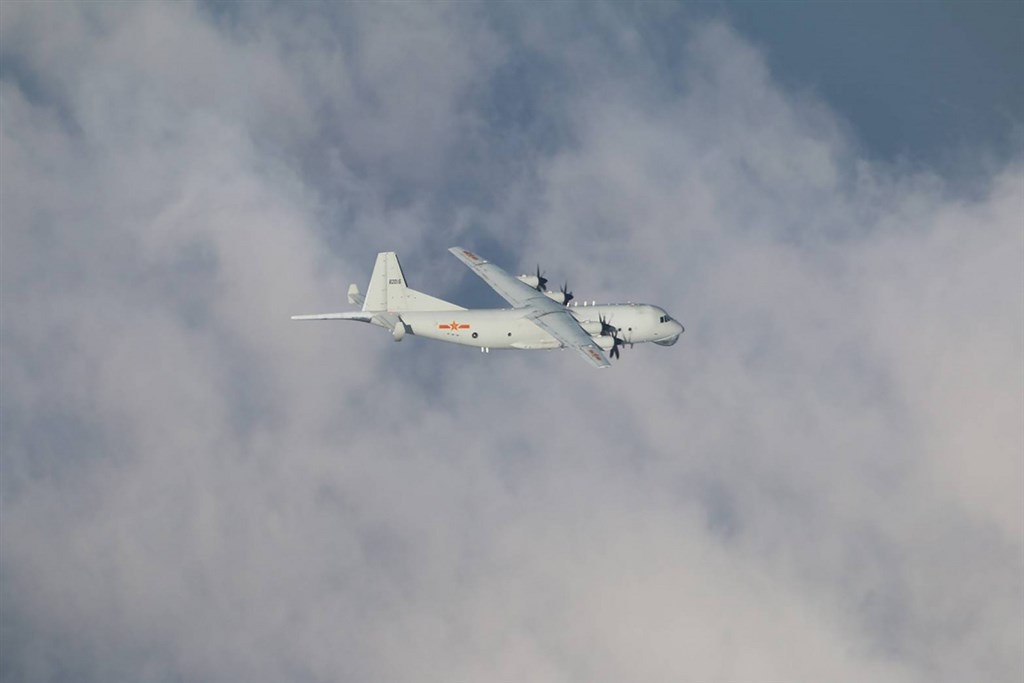 共軍頻對台文攻武嚇,但根據公開資訊,共軍10月均以運8反潛機(圖)等「慢速機」擾台。(國防部提供)