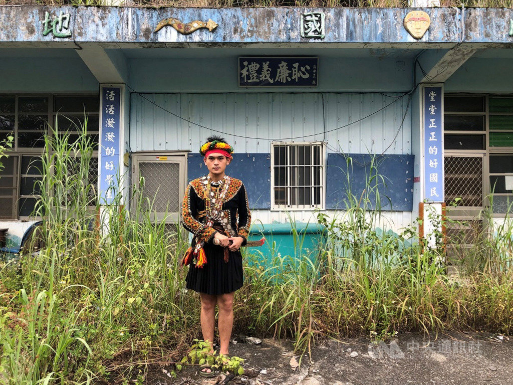 屏東電影節下鄉放映活動將開跑,10部入圍作品23日起將在恆春、屏東市及東港大鵬灣放映,共3個場次,現場免費提供爆米花、可樂讓民眾享用。圖為入圍作品「家族祭」劇照。(屏東縣政府提供)中央社記者郭芷瑄傳真 109年10月15日