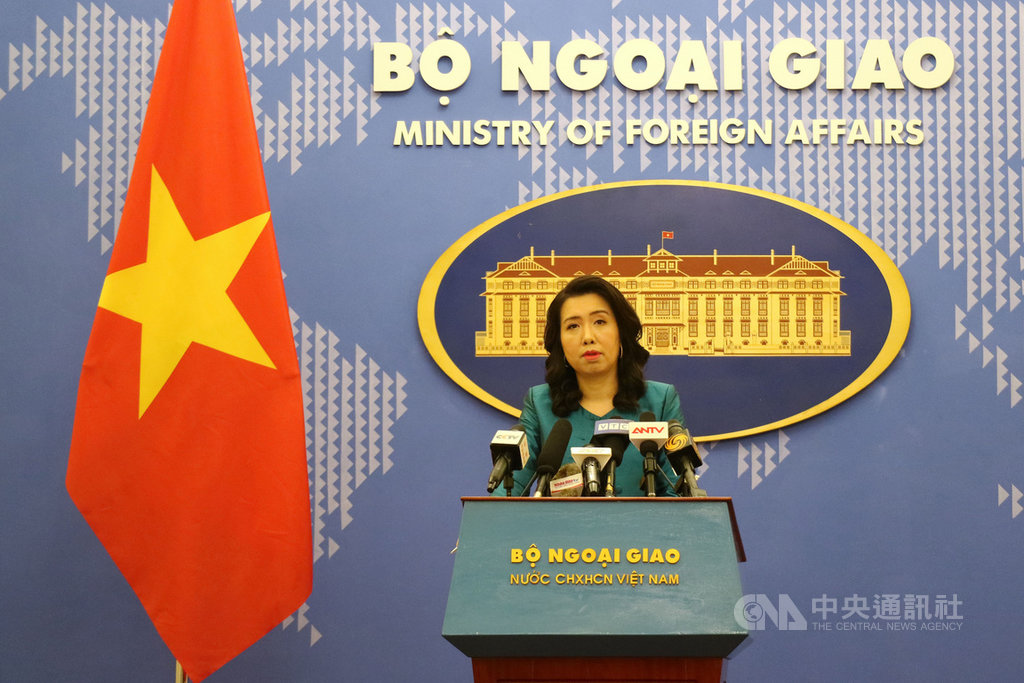 越南中部爆發洪災,截至發稿至少已36死、12失蹤,外交部長吳釗燮14日對越南表達慰問。越南外交部發言人黎氏秋姮15日回應,越方對那些向受災民眾「致以慰問的朋友、夥伴、個人及組織表達謝意」。中央社記者陳家倫河內攝 109年10月15日