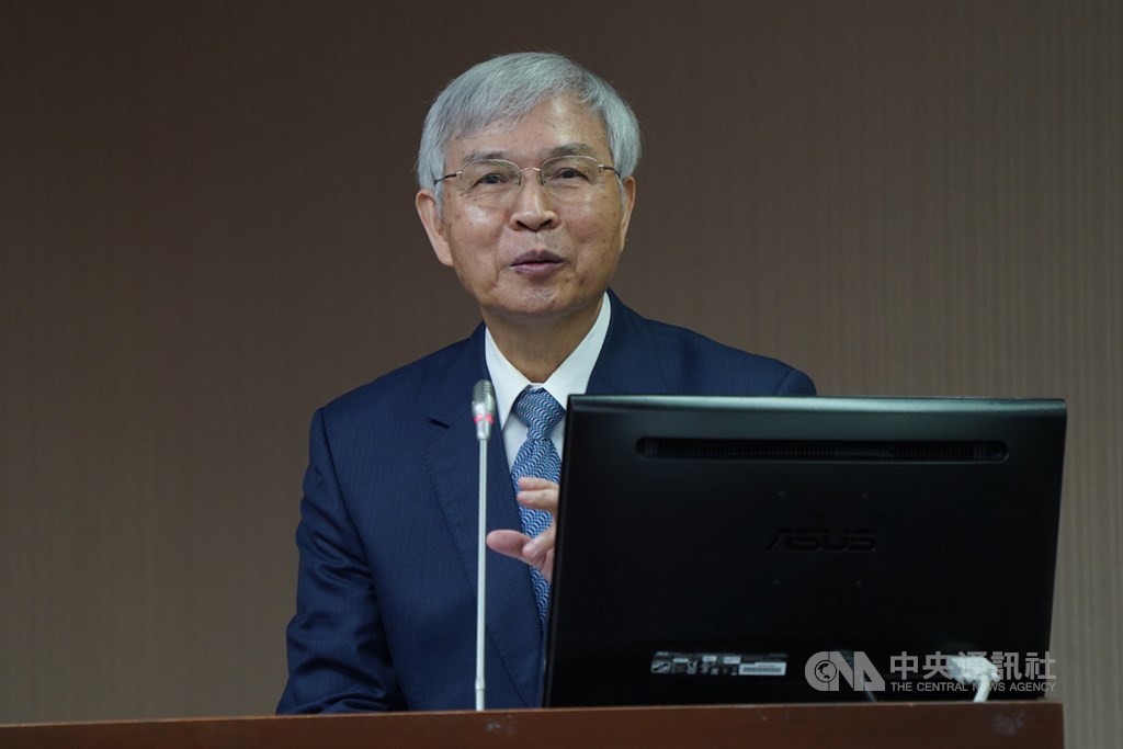 中央銀行總裁楊金龍15日在立法院財委會進行業務報告時很有信心地說,台灣今年應不會被列入匯率操縱國。中央社記者徐肇昌攝 109年10月15日