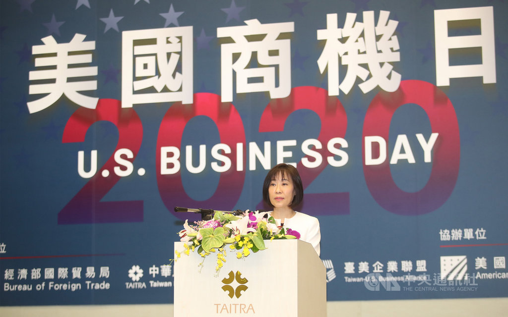 「2020年美國商機日」15日在台北國際會議中心舉行開幕典禮,經濟部國貿局長江文若向與會來賓致詞。中央社記者張新偉攝 109年10月15日