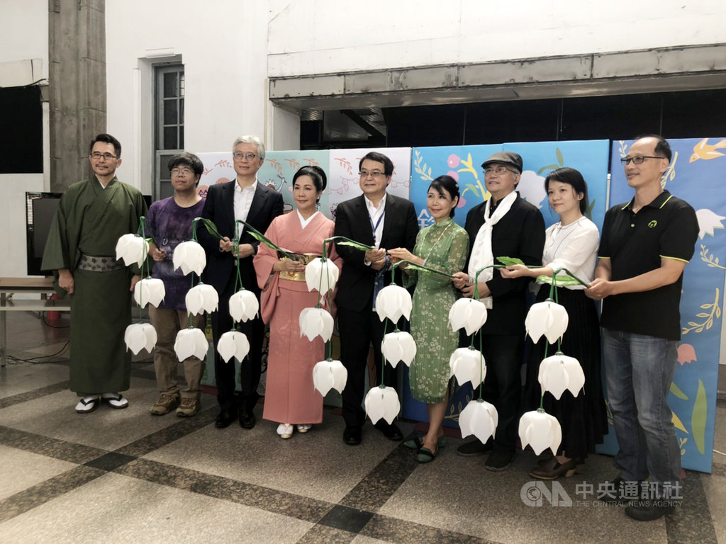 中城再生文化協會舉辦第2屆鈴蘭通散步納涼會活動,邀請民眾體驗台中舊城文化。中央社記者趙麗妍攝 109年10月16日