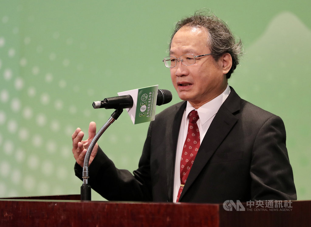 經濟部、環保署及農委會16日合辦「2020台灣循環經濟高峰會」，農委會副主委黃金城出席致詞，強調農委會近年來推動農業產業結構調整，更重要的是循環再利用，這樣台灣農業轉型才能往上調整。中央社記者張皓安攝　109年10月16日