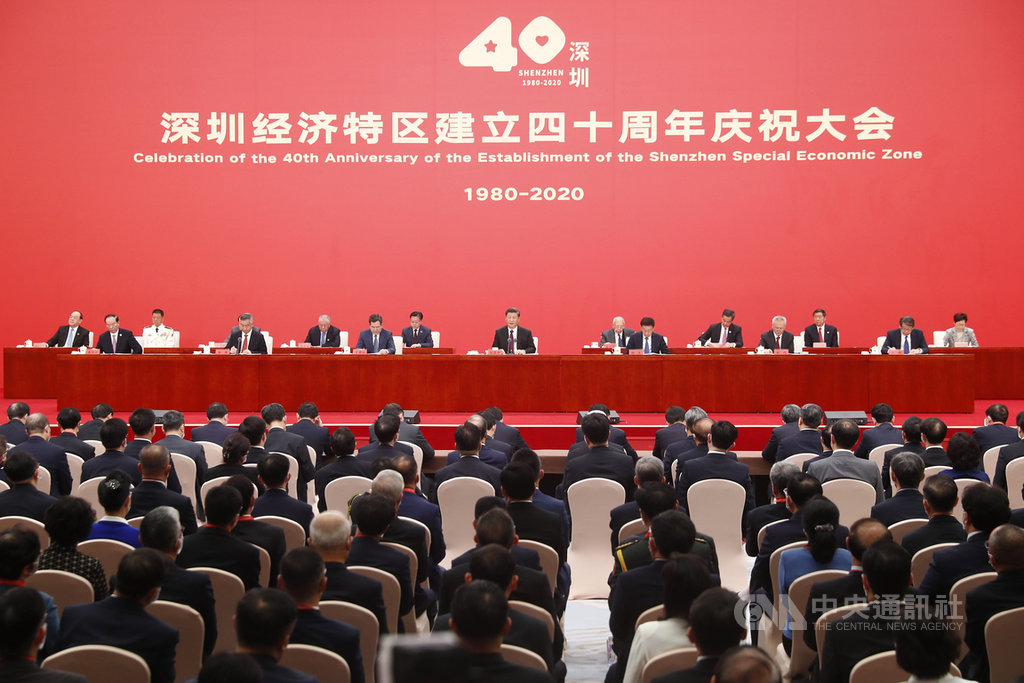 深圳特區成立40週年,學者指出,下一步最重要的應是法治化改革,深圳若能從經濟走向政治領域的改革,示範效應會更大。圖為14日舉行的深圳經濟特區成立40週年慶祝大會。(中新社提供)中央社 109年10月16日