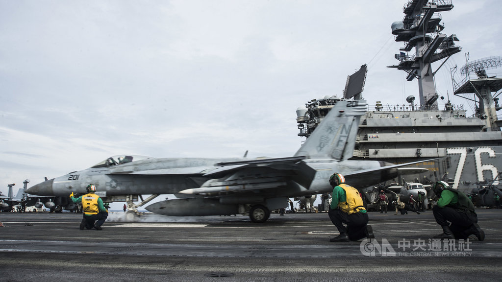 美國海軍太平洋艦隊15日發布消息指出,雷根號航空母艦打擊群正部署於南海,以維護區域穩定、因應任何突發狀況。(取自美軍太平洋艦隊官網)中央社記者林宏翰洛杉磯傳真 109年10月16日
