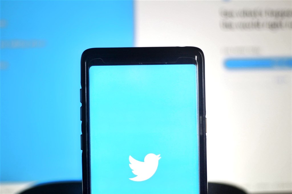 擁有全球數億用戶的推特(Twitter)因技術性問題中斷近2小時後,15日晚間已恢復服務。(圖取自Unsplash圖庫)