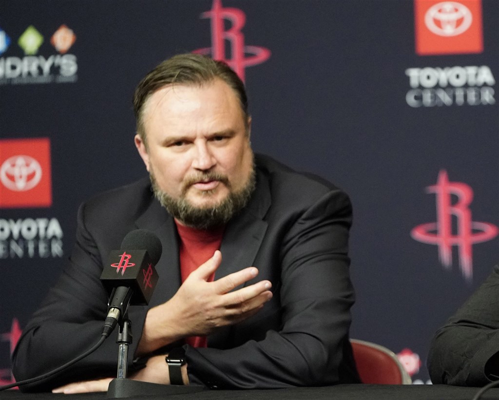 曾因推文聲援香港「反送中」運動,導致中國與NBA決裂的火箭總經理摩瑞15日宣布請辭。(圖取自facebook.com/darylmoreyofficial)