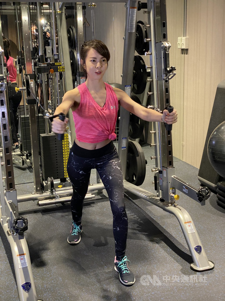 鳳凰旅遊旗下健身中心品牌Fitnexx 16日正式開幕,訴求空間獨立與隱蔽性規劃,消費者除了購買運動課程,也能擁有屬於自己的訓練空間。中央社記者吳家豪攝 109年10月16日