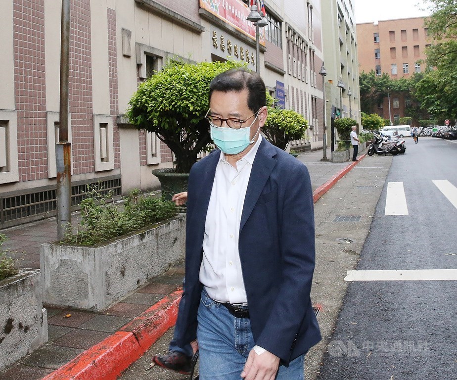 多名立委涉收賄案,台北地方法院16日下午開庭審理,傳喚是知管理顧問公司總經理郭克銘(圖)出庭,郭克銘庭訊後離去。中央社記者郭日曉攝 109年10月16日